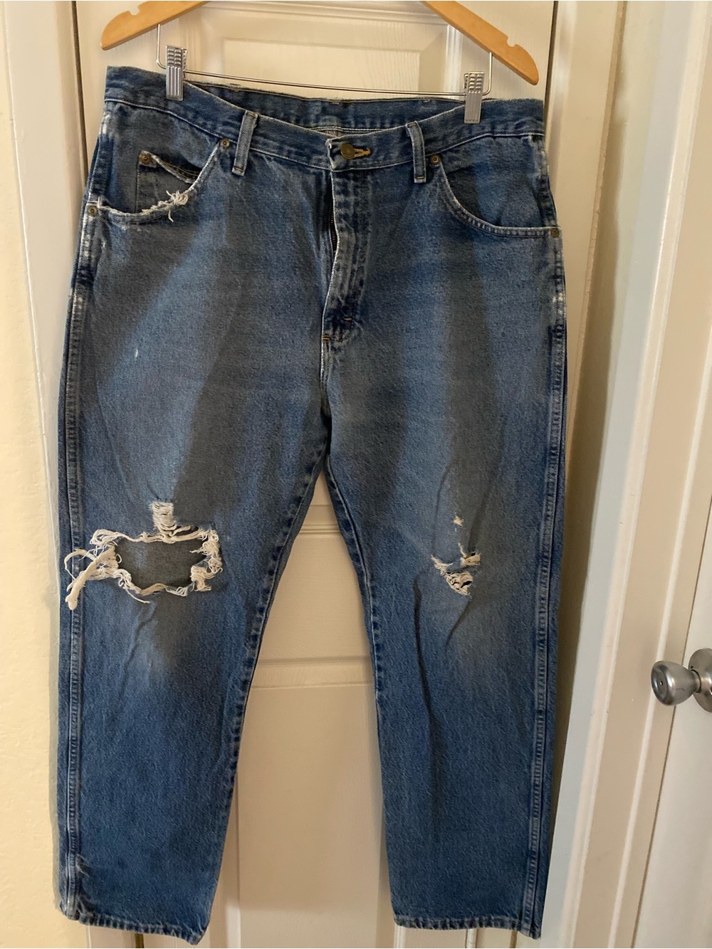 Wrangler Relaxed Fit Distressed Blue Jeans
